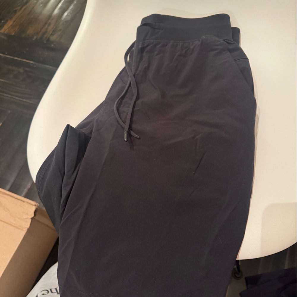 Men’s LuluLemon Shorts Medium Black